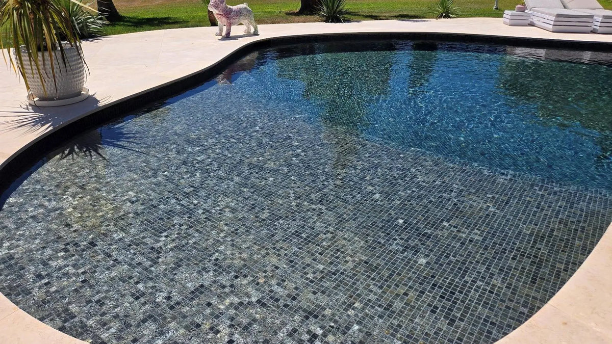 Piscine en quartzite de Bali